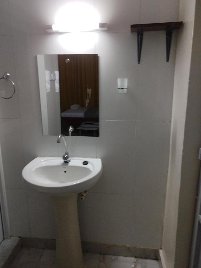 Bed and Breakfast Divine Studio Mombasa Exterior foto
