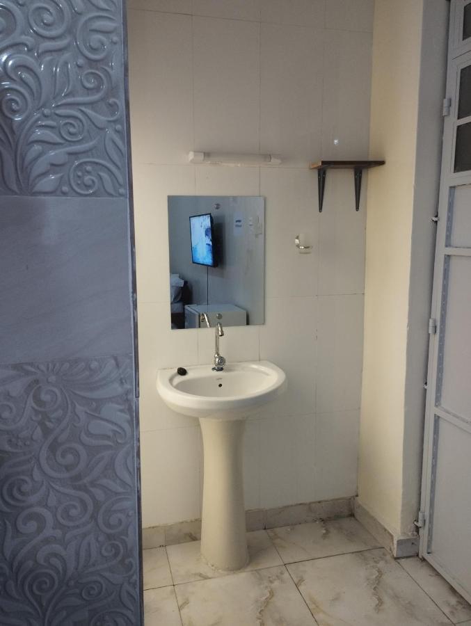 Bed and Breakfast Divine Studio Mombasa Exterior foto
